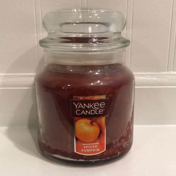 Yankee Candle ‘Spiced Pumpkin’ 🎃 candle 🕯